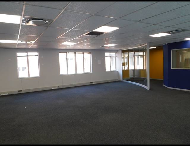 303M² OFFICE TO LET IN FERNDALE